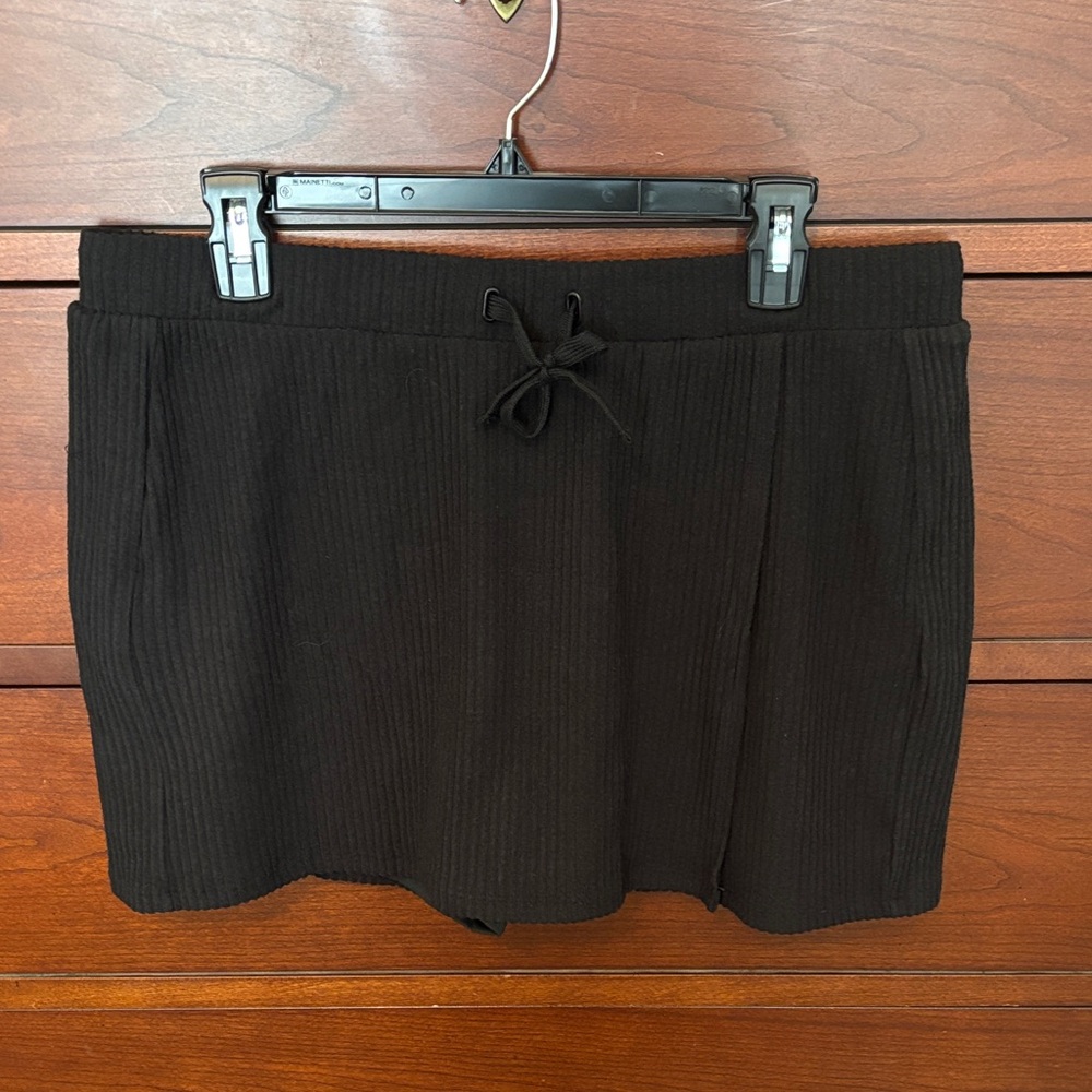 HALARA Black Ribbed Shorts Skort